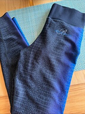 BELLAGIO Ultracor Black/blue Crocodile-Print Leggings with Subtle Gray Pattern